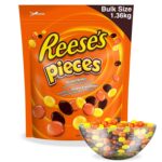 REESE'S Pieces Peanut Butter Bulk Candy, 1.36kg – Colorful Crunchy Candy for Valentine's Gifting & Snacking